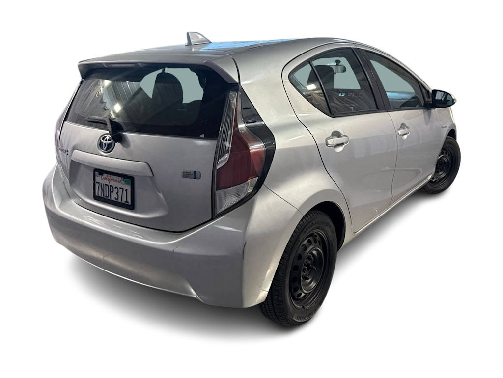 Thumbnail: 2015 Toyota Prius c - 16
