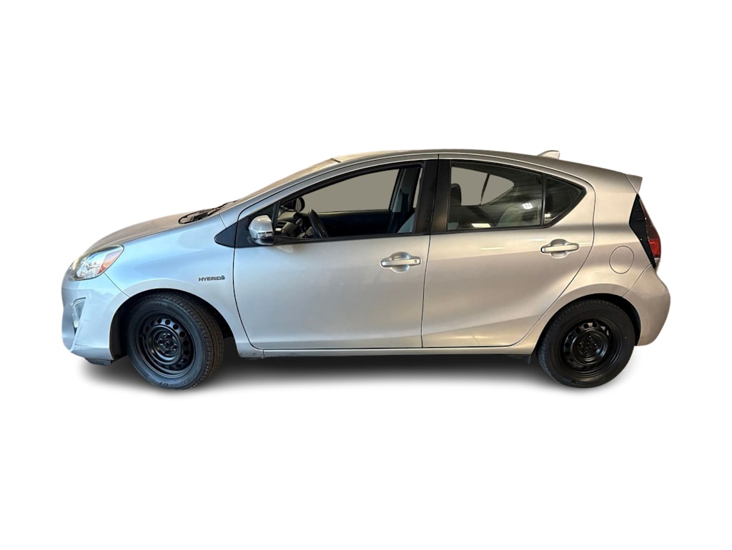 Thumbnail: 2015 Toyota Prius c - 3