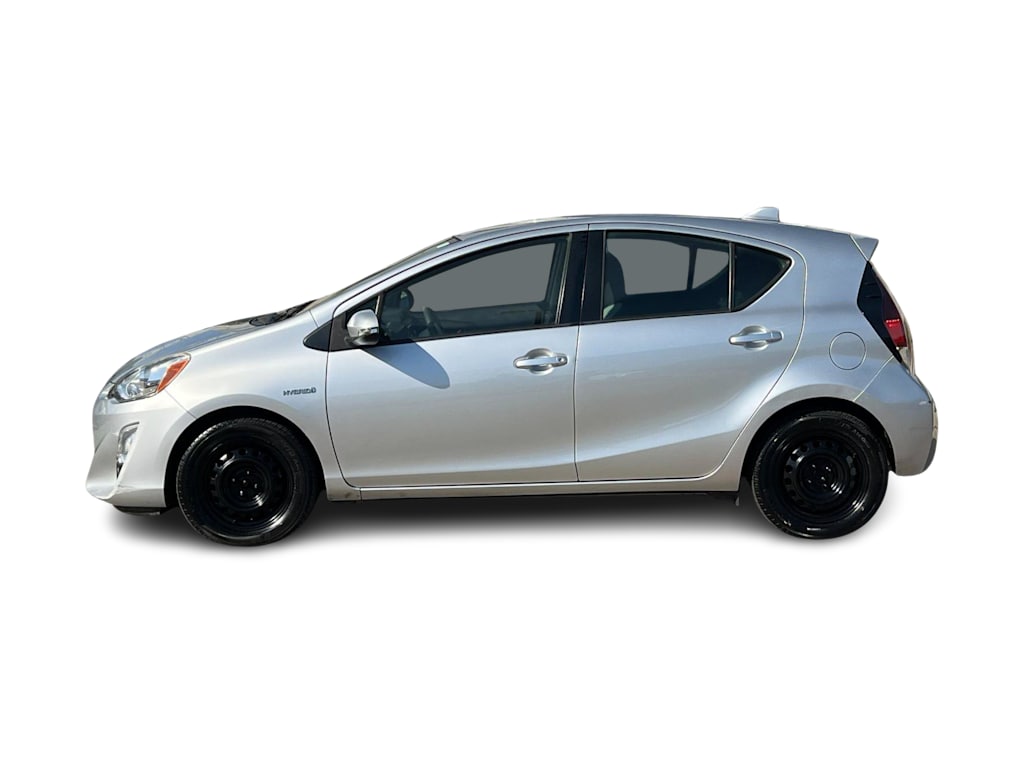 Thumbnail: 2015 Toyota Prius c - 3