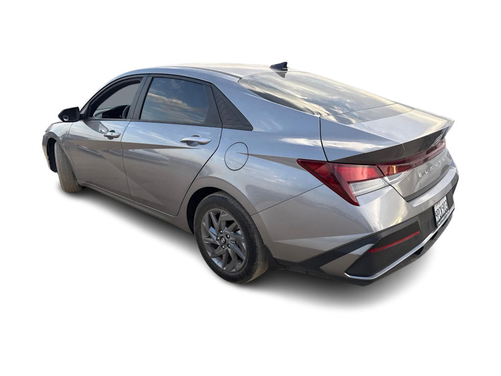 Thumbnail: 2024 Hyundai Elantra - 4
