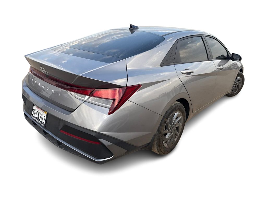 Thumbnail: 2024 Hyundai Elantra - 17