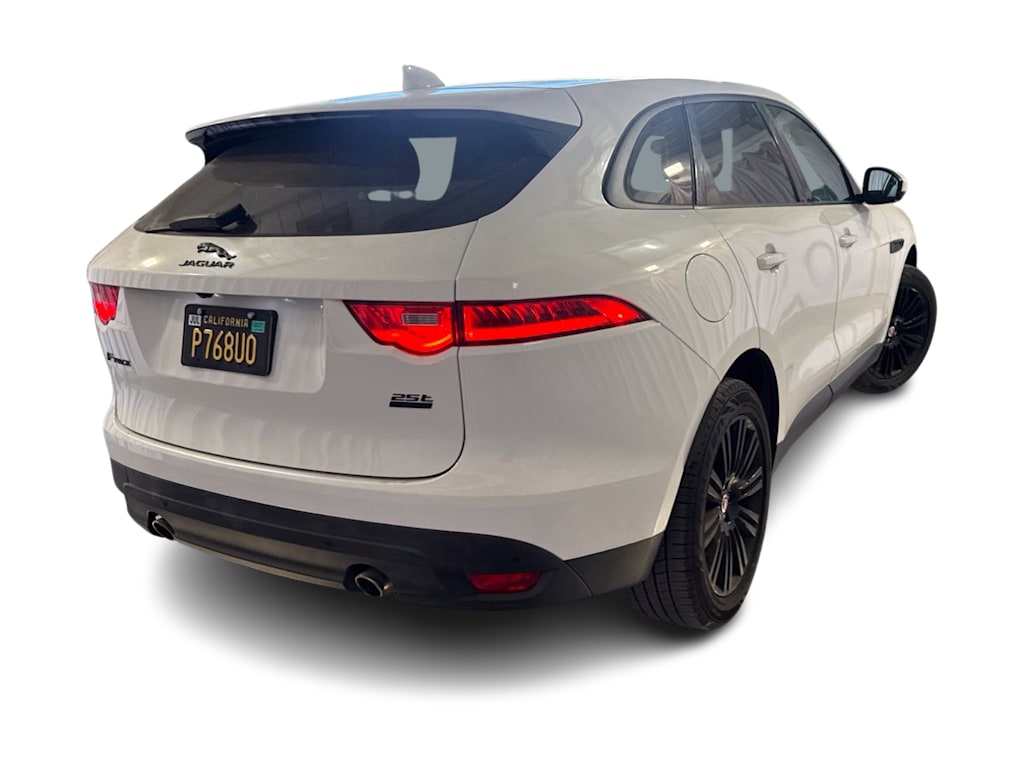 Thumbnail: 2018 Jaguar F-Pace - 17
