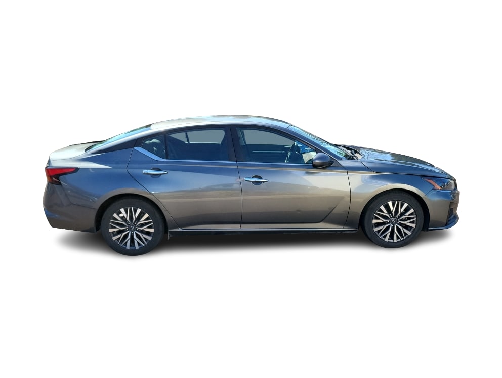 Thumbnail: 2023 Nissan Altima - 23