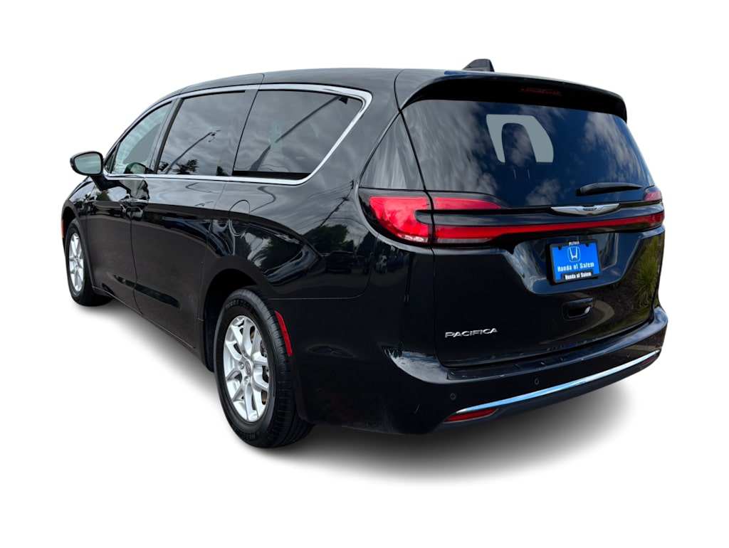 Thumbnail: 2023 Chrysler Pacifica - 4