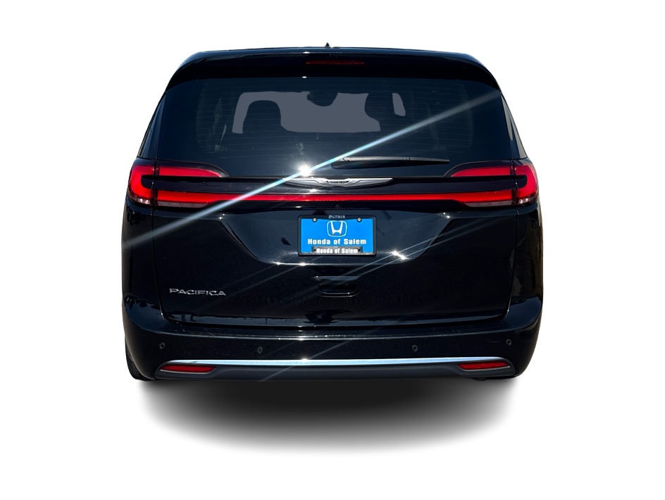 Thumbnail: 2024 Chrysler Pacifica - 3