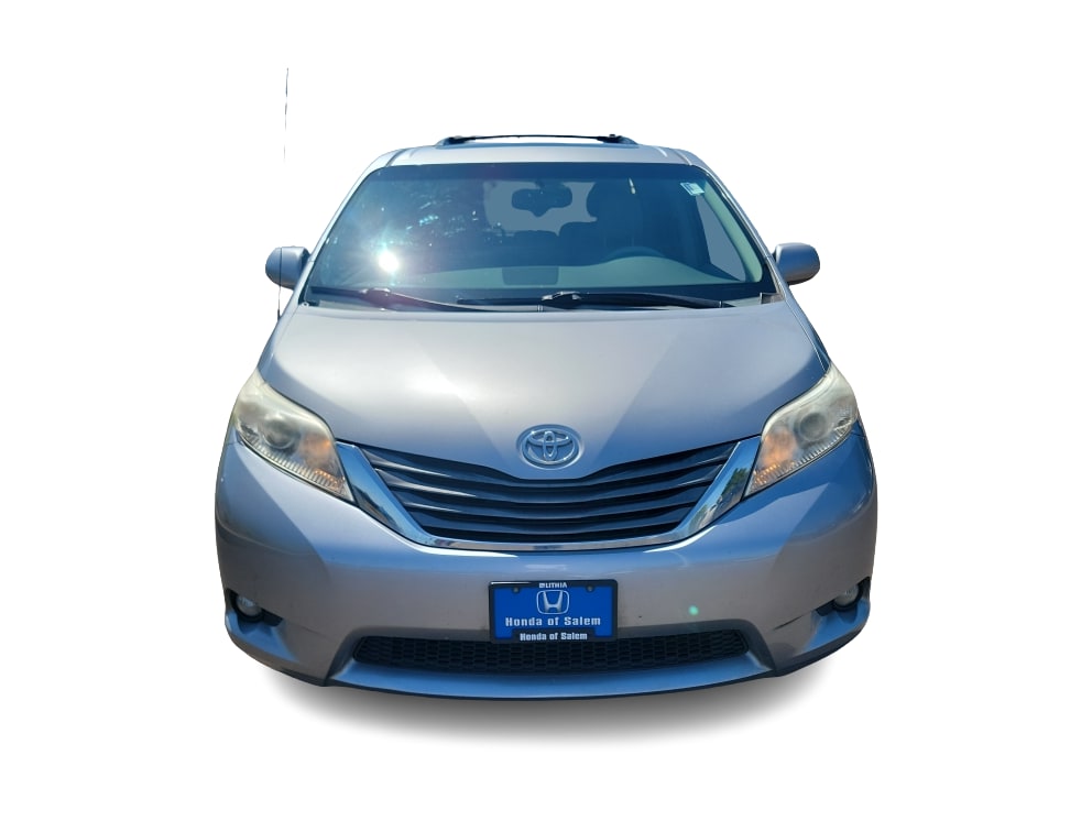 Thumbnail: 2012 Toyota Sienna - 6