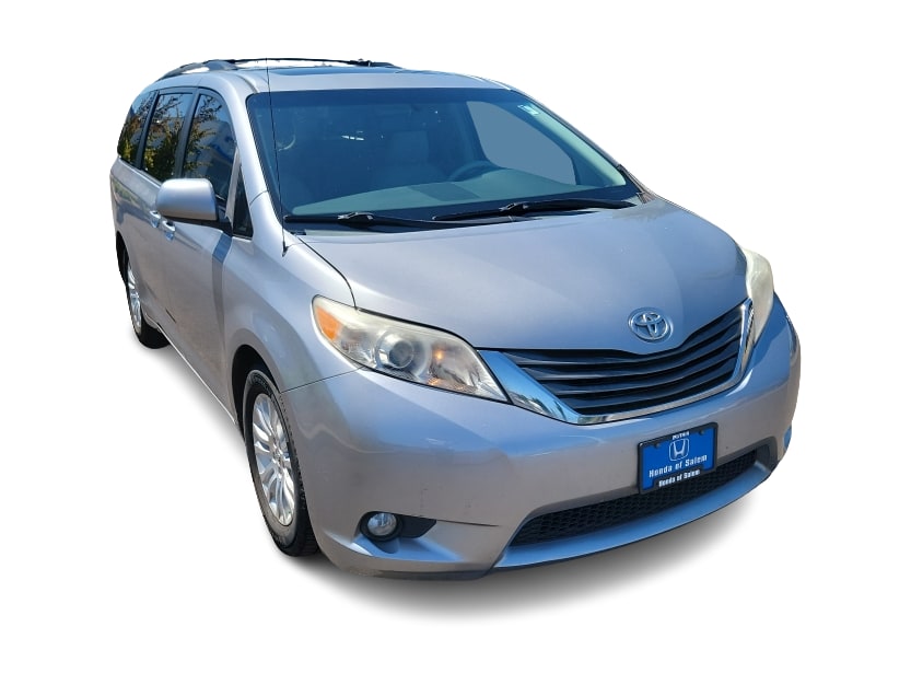 Thumbnail: 2012 Toyota Sienna - 24