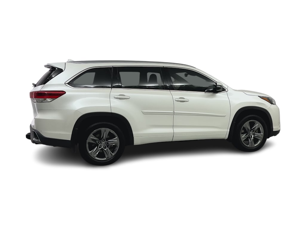 Thumbnail: 2017 Toyota Highlander - 21