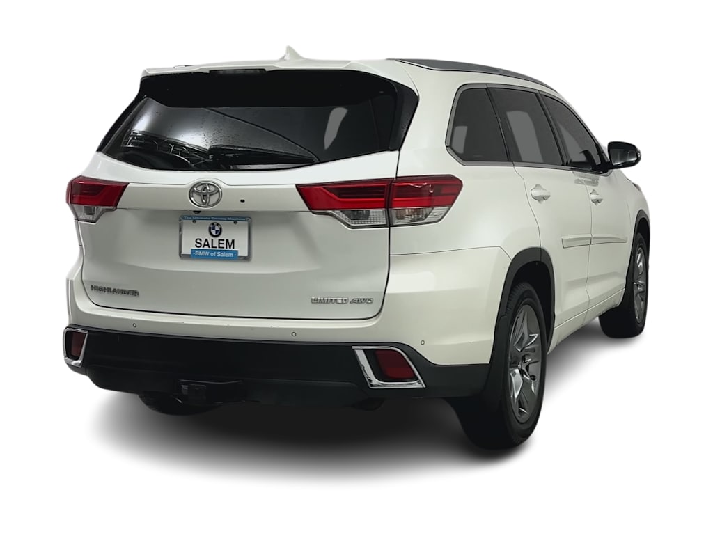 Thumbnail: 2017 Toyota Highlander - 17