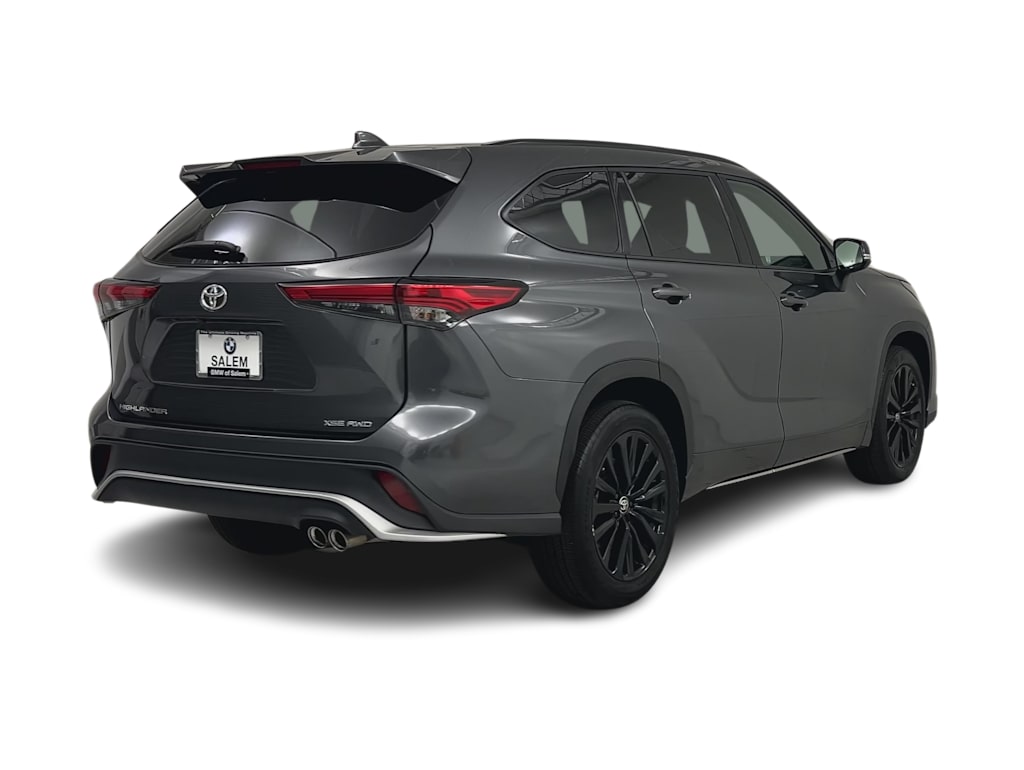 Thumbnail: 2023 Toyota Highlander - 16