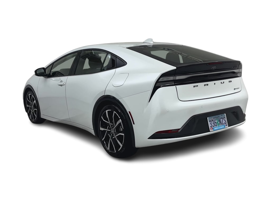 Thumbnail: 2025 Toyota Prius v - 4