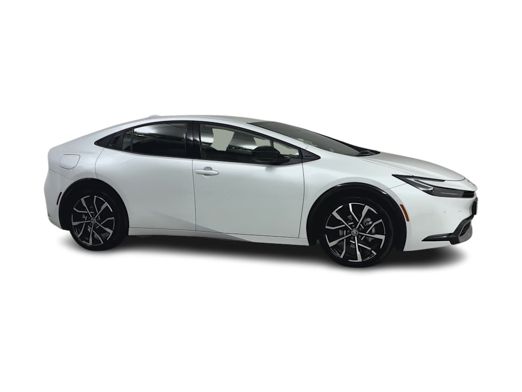 Thumbnail: 2025 Toyota Prius v - 15