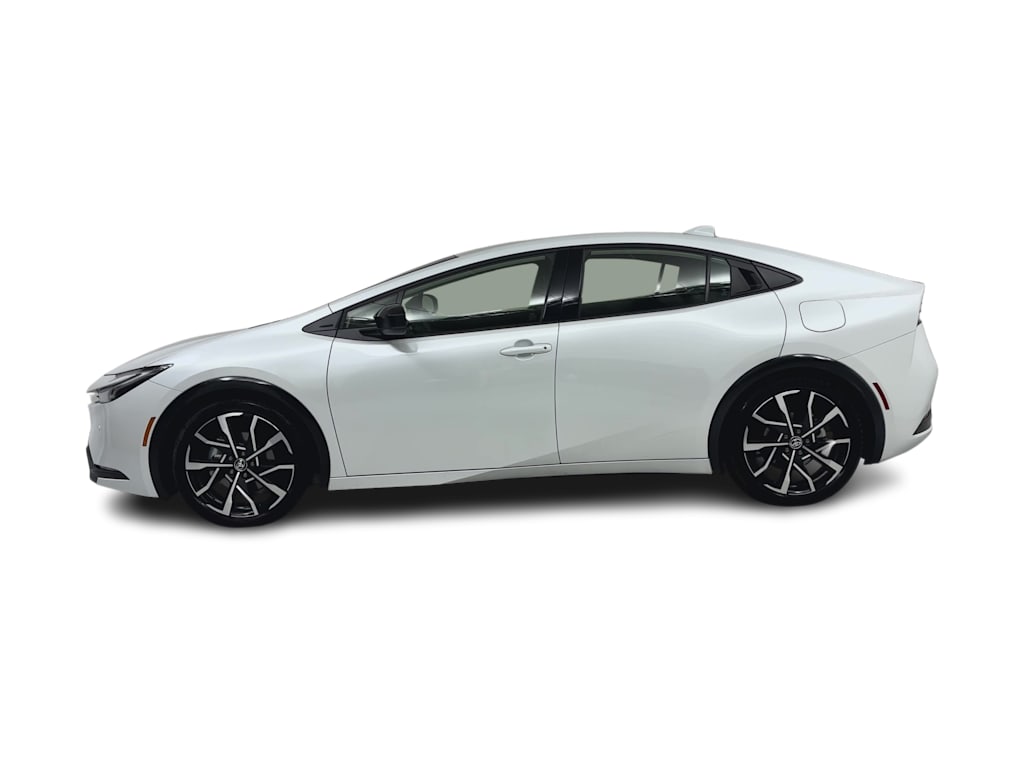 Thumbnail: 2025 Toyota Prius v - 19