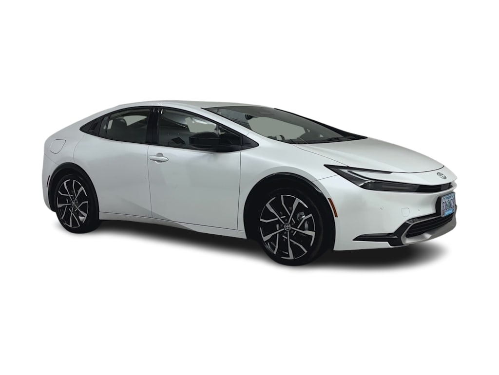 Thumbnail: 2025 Toyota Prius v - 16
