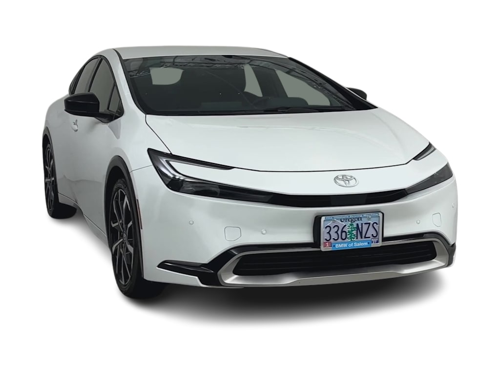 Thumbnail: 2025 Toyota Prius v - 5