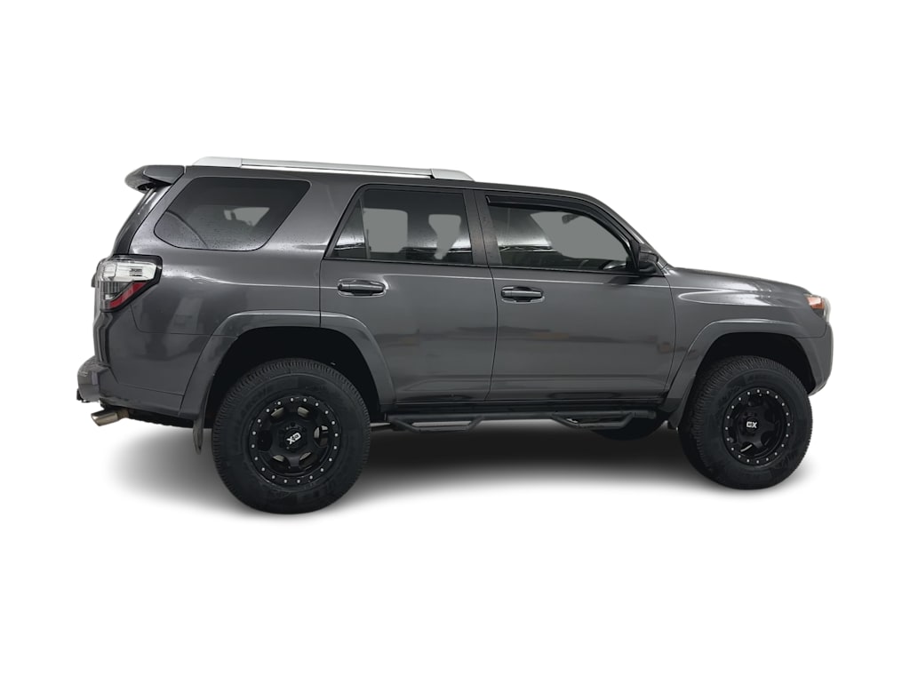 Thumbnail: 2016 Toyota 4Runner - 22