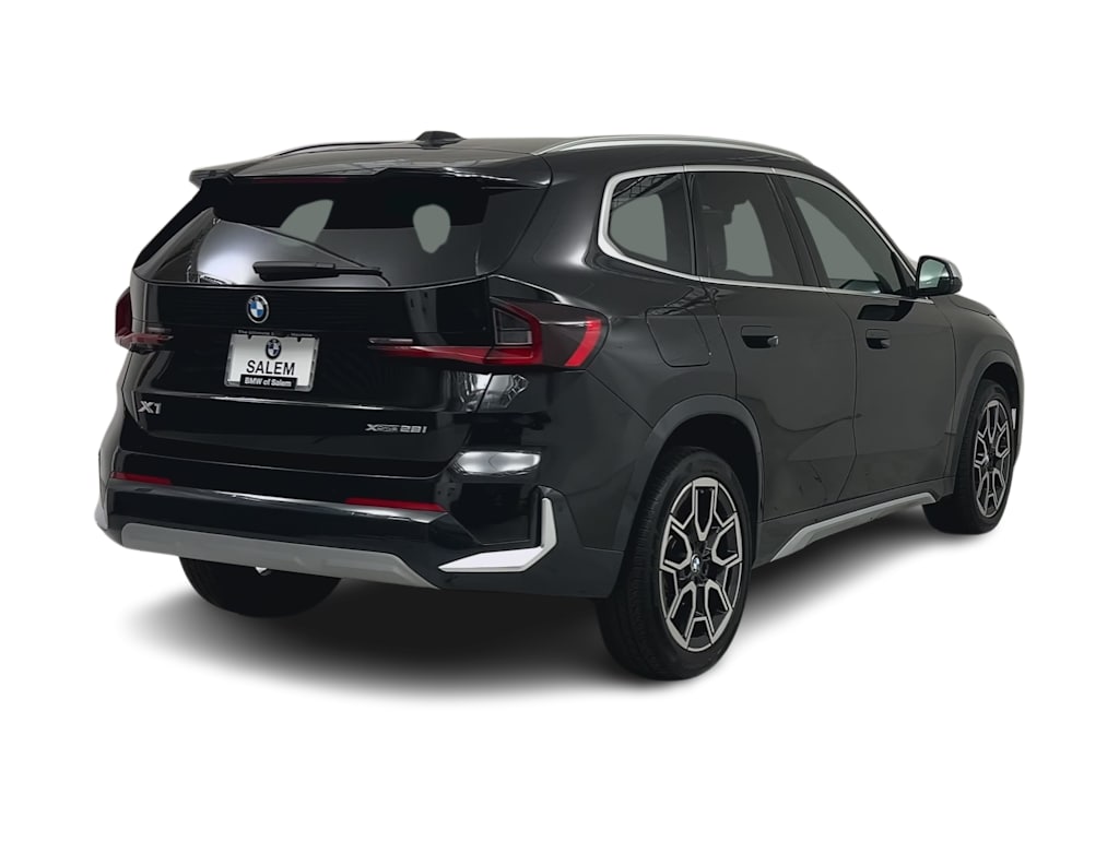 Thumbnail: 2023 BMW X1 - 16