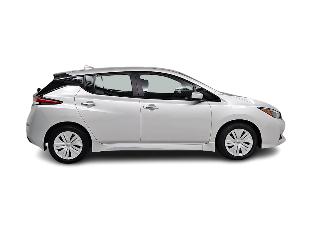 Thumbnail: 2025 Nissan Leaf - 18