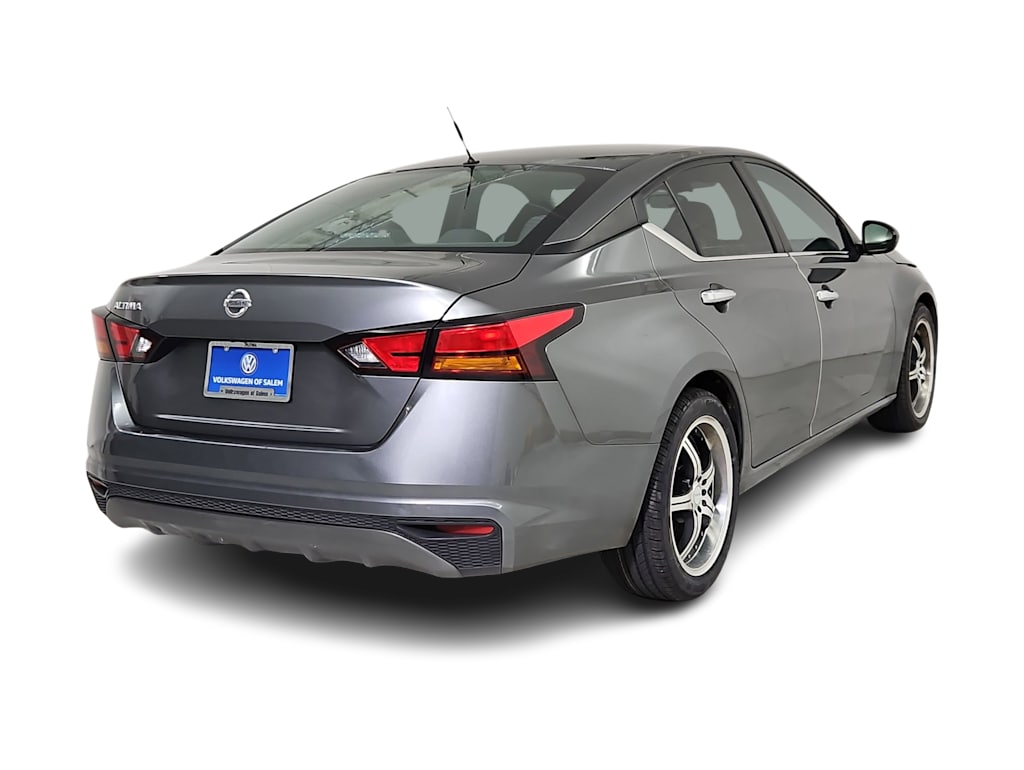 Thumbnail: 2022 Nissan Altima - 21