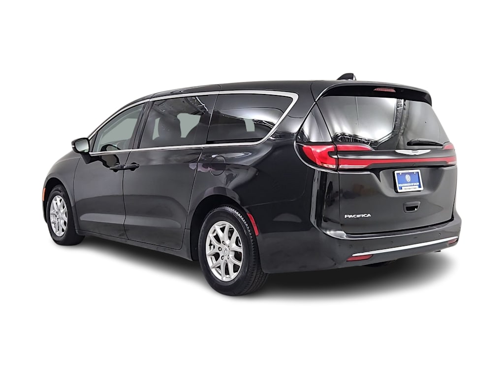 Thumbnail: 2023 Chrysler Pacifica - 4
