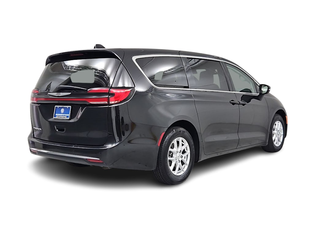 Thumbnail: 2023 Chrysler Pacifica - 18