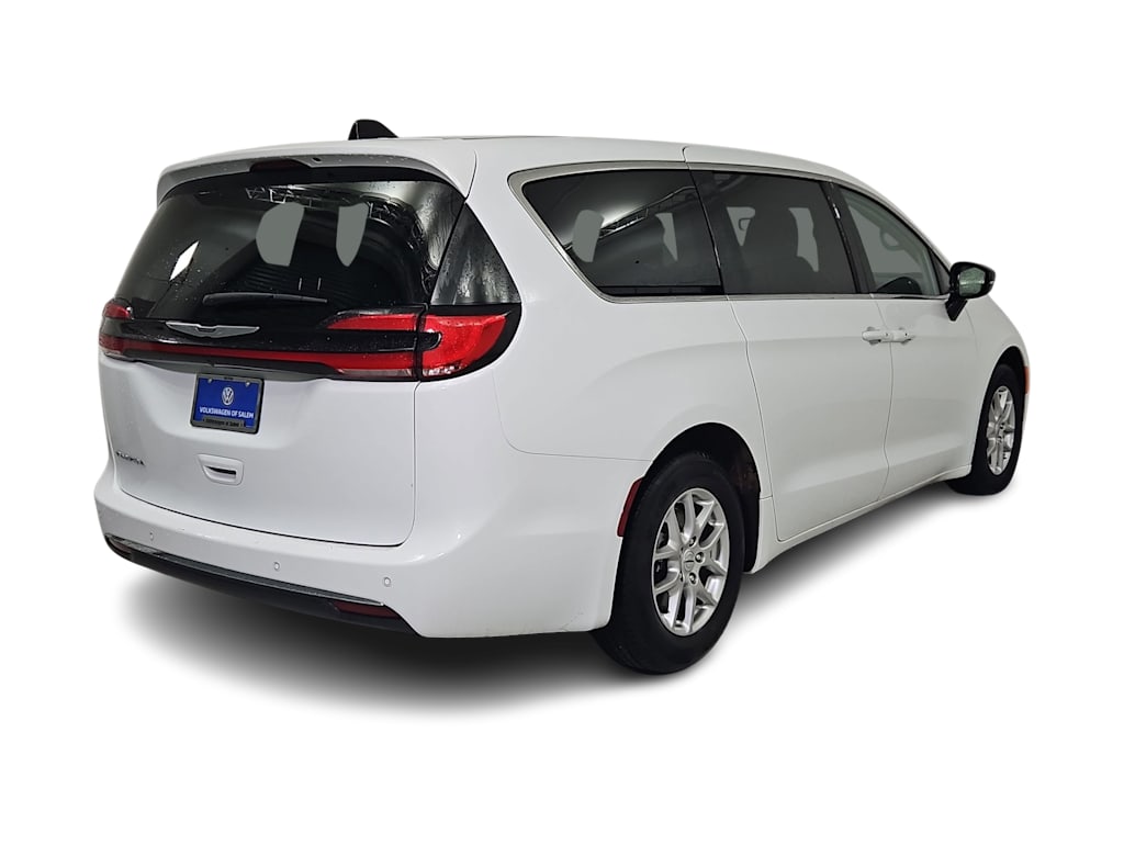 Thumbnail: 2024 Chrysler Pacifica - 20