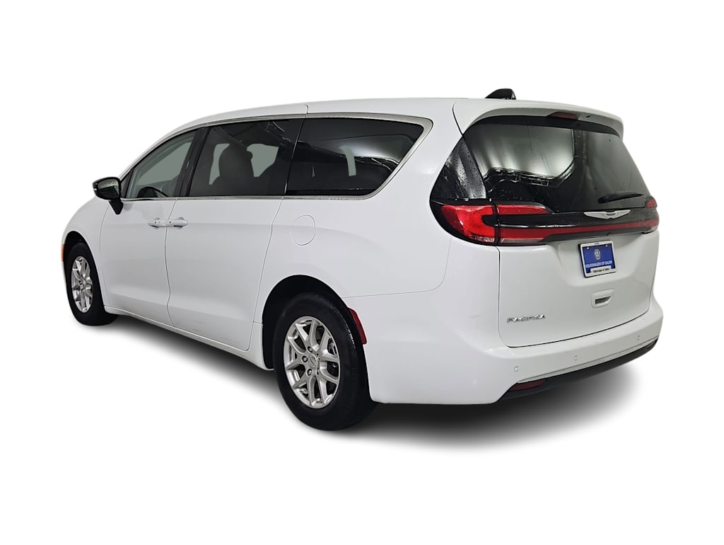 Thumbnail: 2024 Chrysler Pacifica - 4