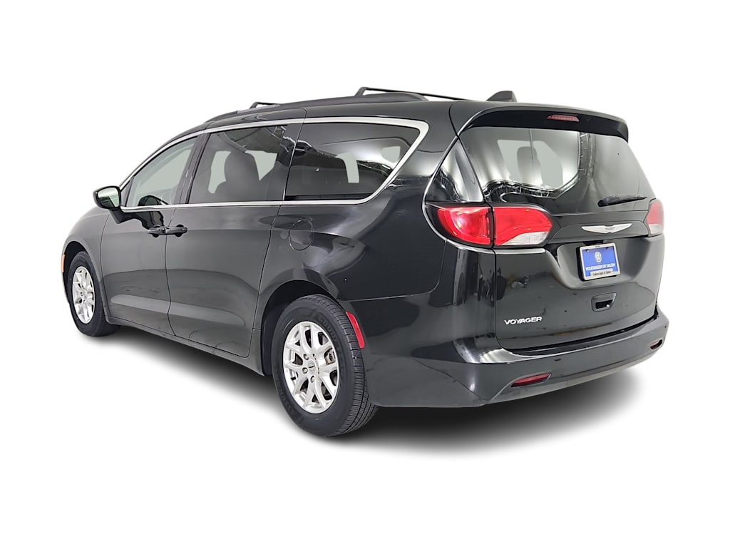 Thumbnail: 2021 Chrysler Voyager - 4