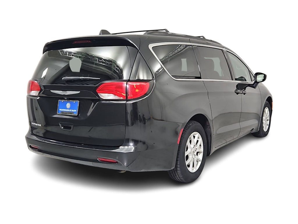 Thumbnail: 2021 Chrysler Voyager - 20