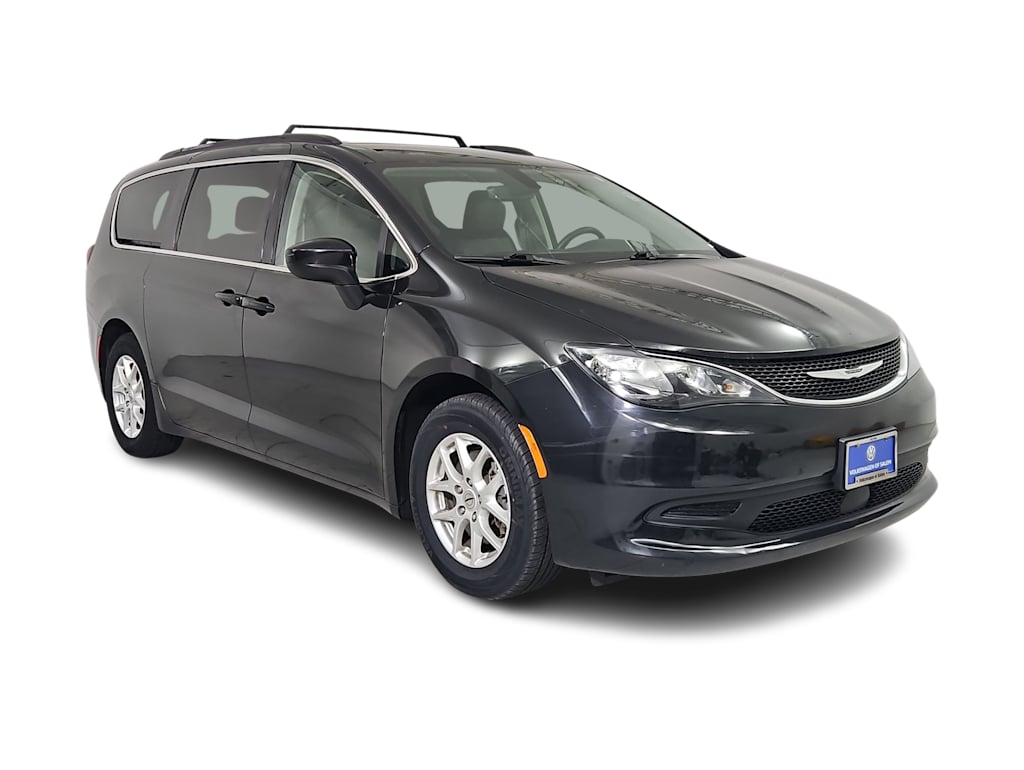 Thumbnail: 2021 Chrysler Voyager - 22