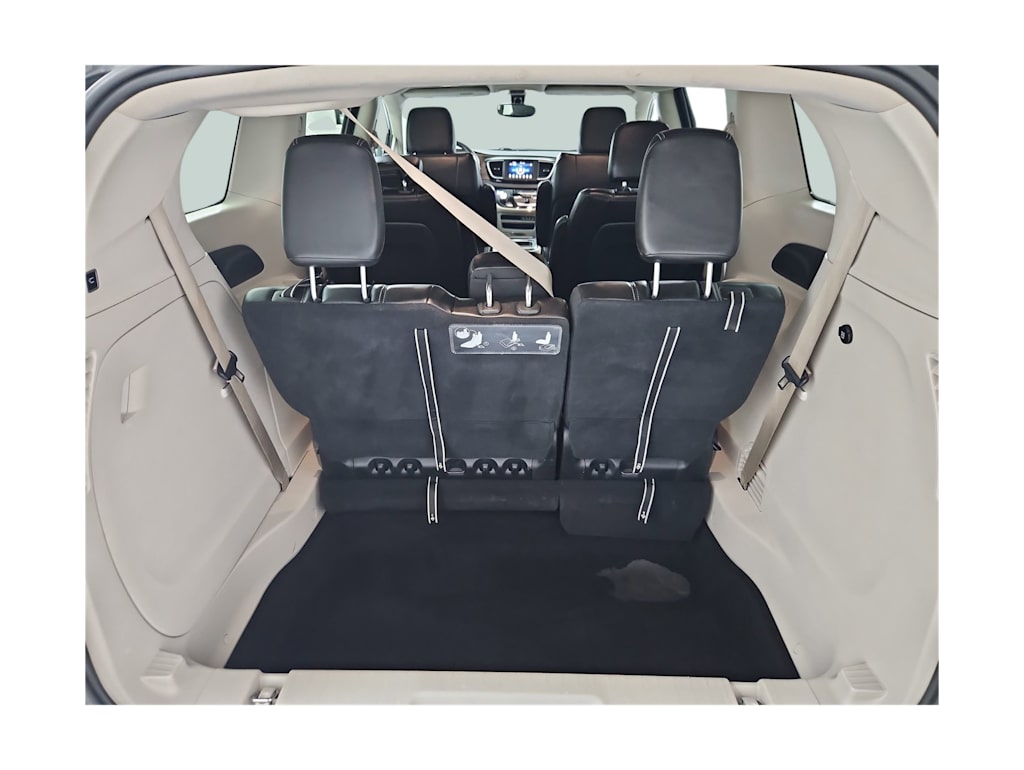 Thumbnail: 2021 Chrysler Voyager - 18