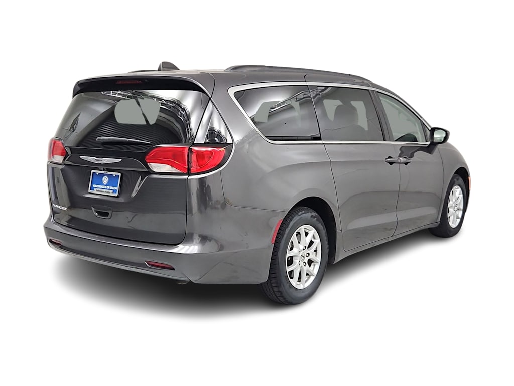 Thumbnail: 2021 Chrysler Voyager - 20