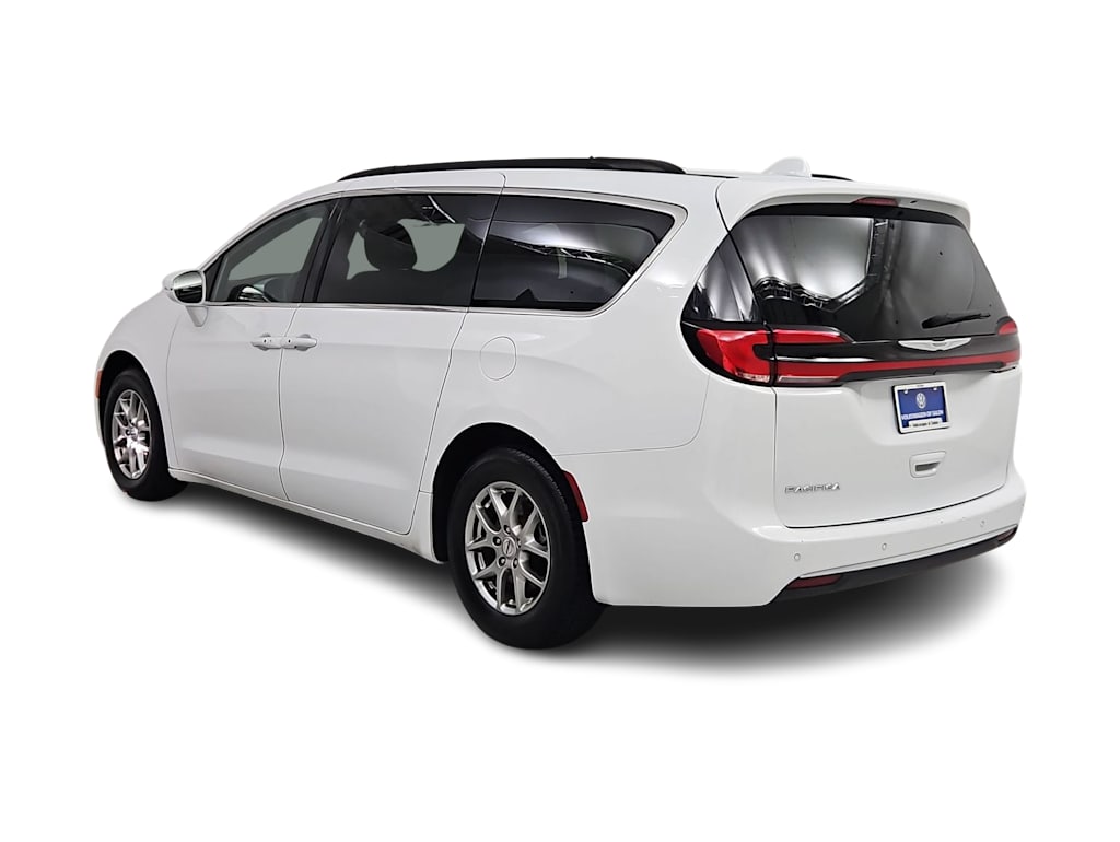 Thumbnail: 2022 Chrysler Pacifica - 4