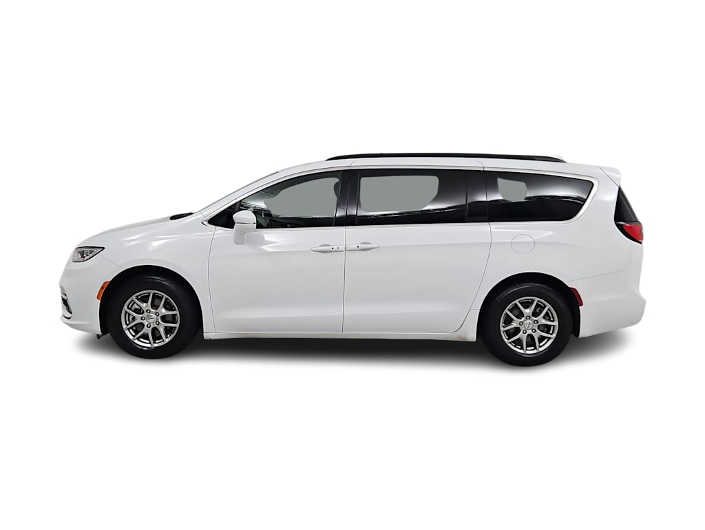 Thumbnail: 2022 Chrysler Pacifica - 3