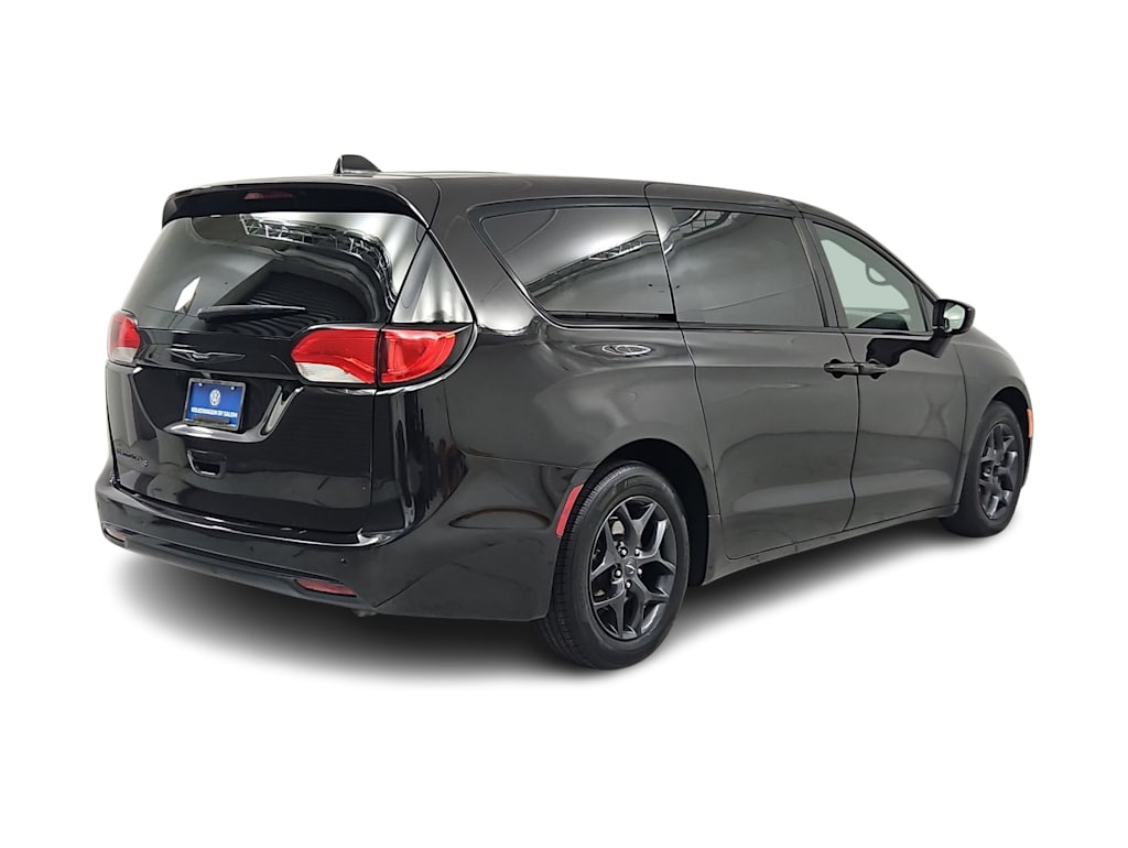 Thumbnail: 2018 Chrysler Pacifica - 19