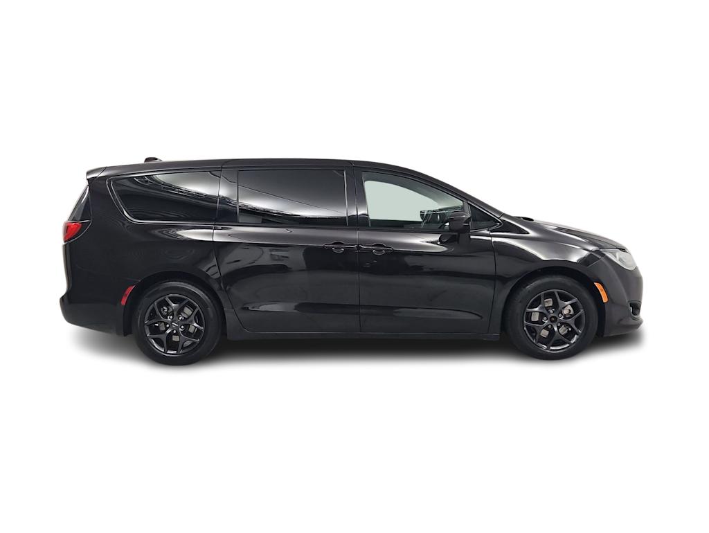 Thumbnail: 2018 Chrysler Pacifica - 20