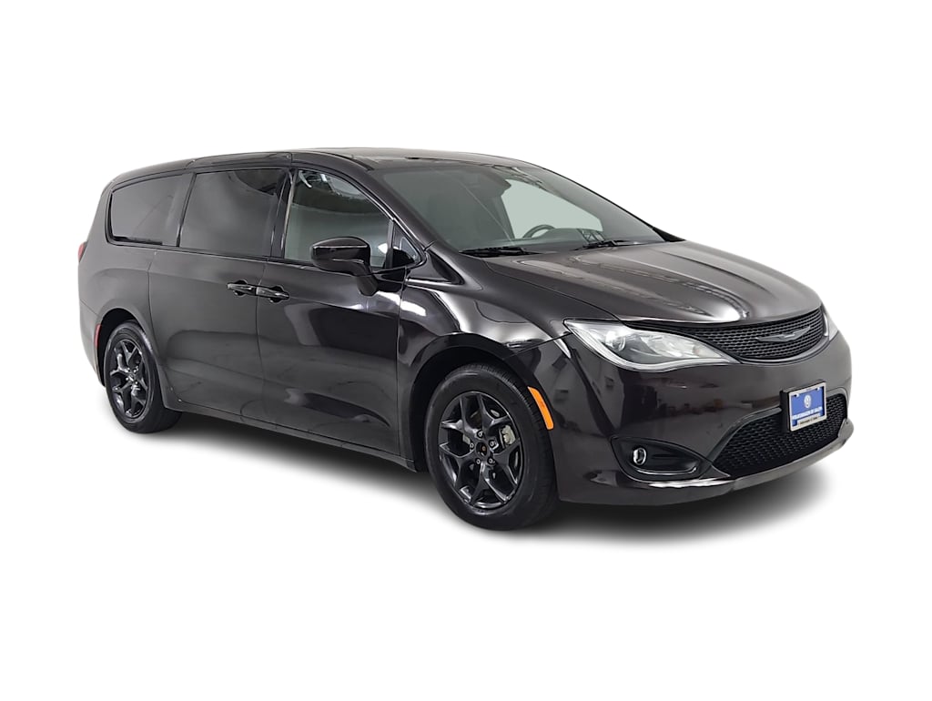 Thumbnail: 2018 Chrysler Pacifica - 21