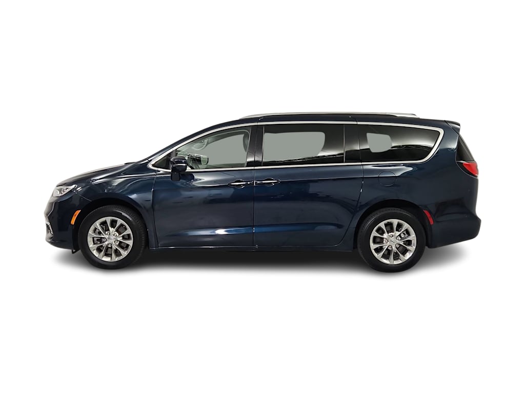 Thumbnail: 2021 Chrysler Pacifica - 3
