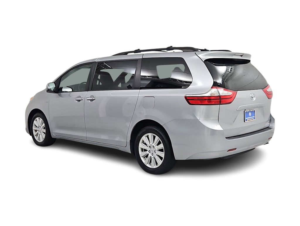 Thumbnail: 2017 Toyota Sienna - 4