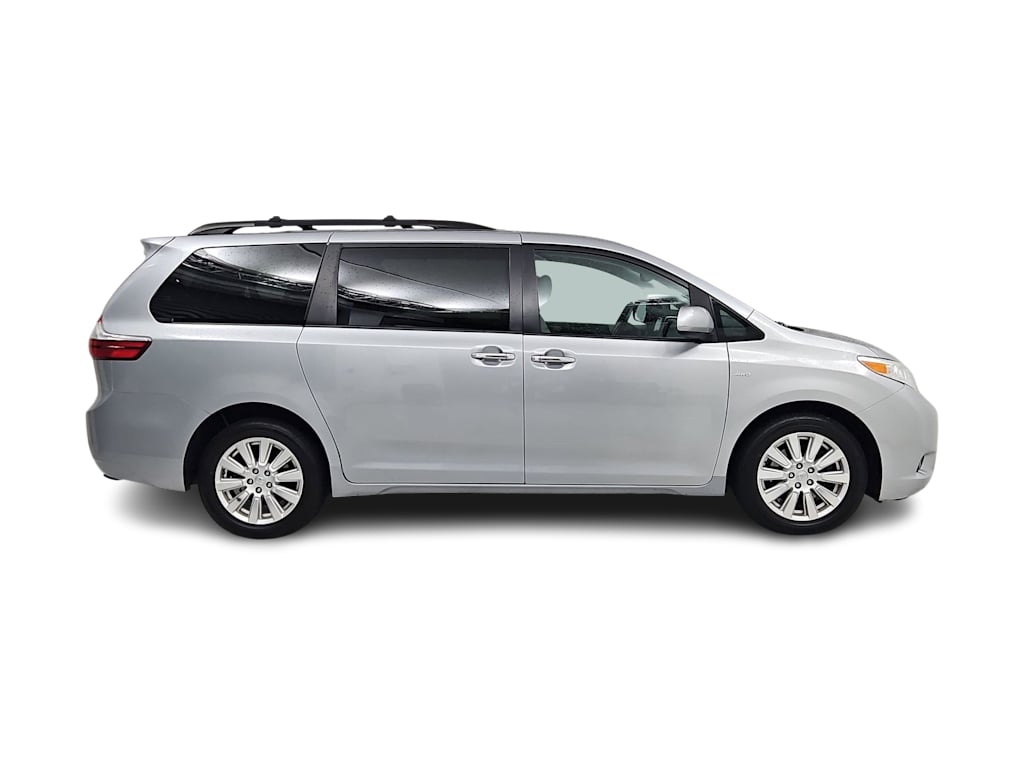 Thumbnail: 2017 Toyota Sienna - 22