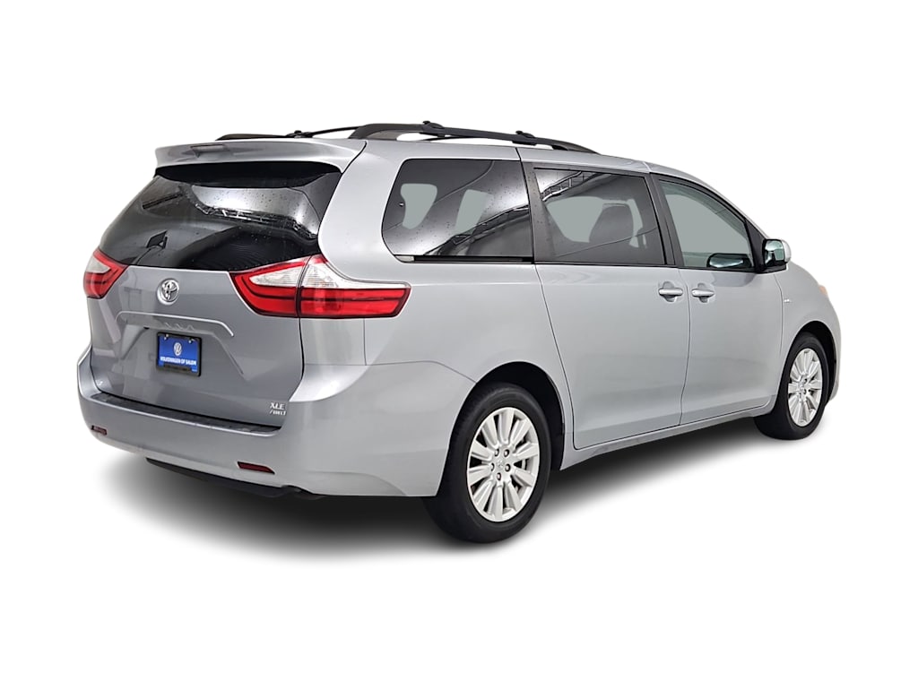 Thumbnail: 2017 Toyota Sienna - 21