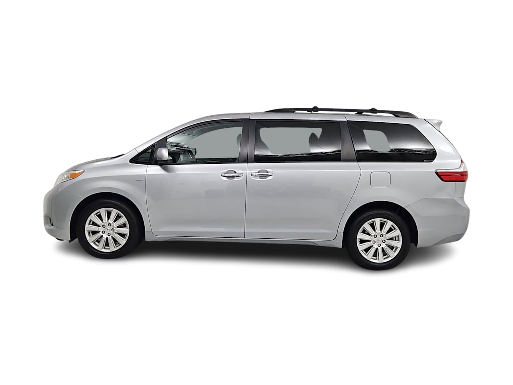 Thumbnail: 2017 Toyota Sienna - 3