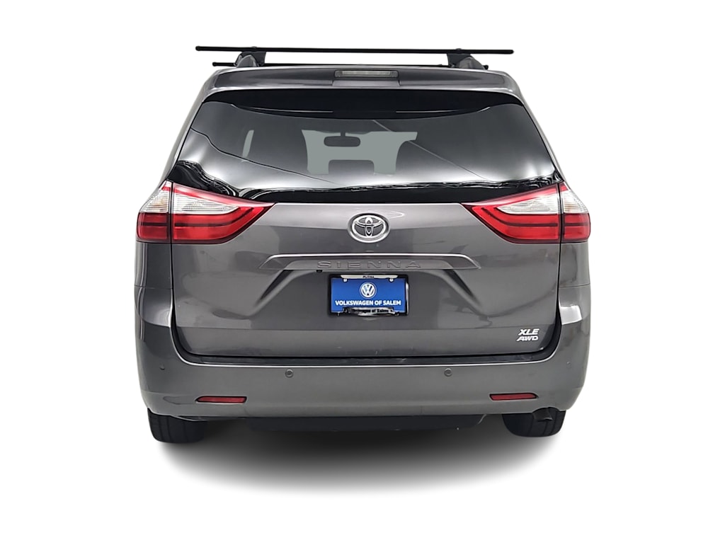 Thumbnail: 2017 Toyota Sienna - 5