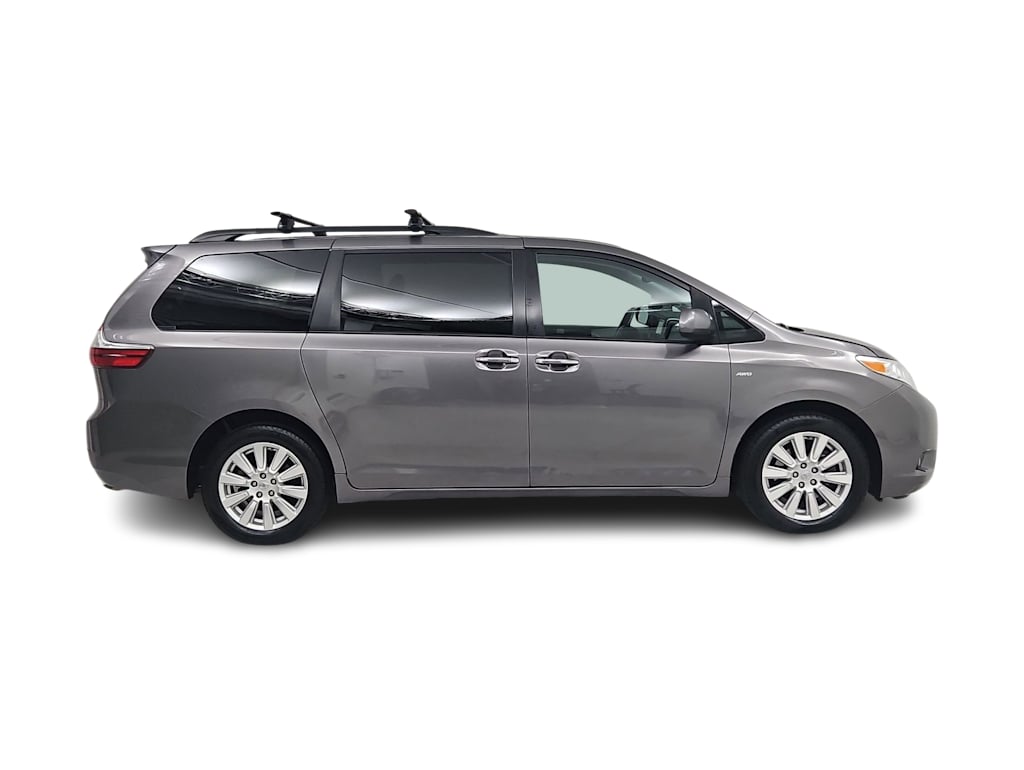Thumbnail: 2017 Toyota Sienna - 21