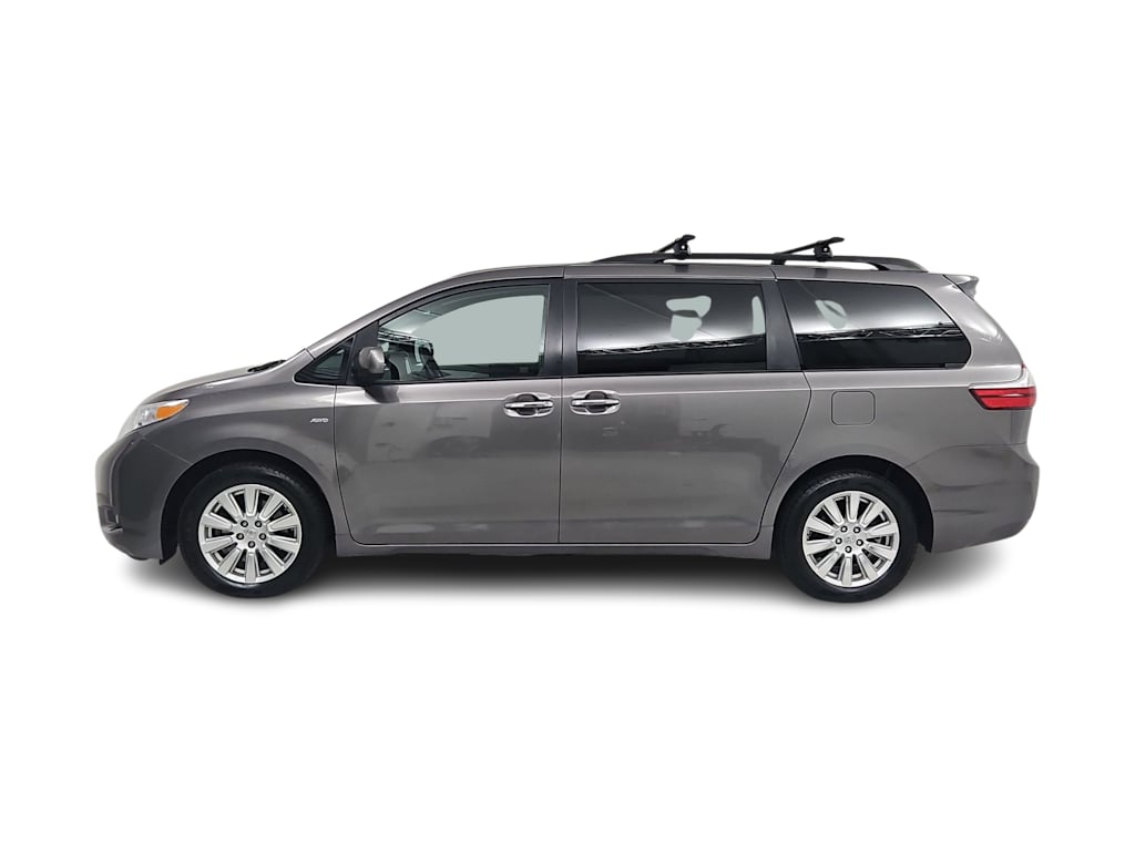Thumbnail: 2017 Toyota Sienna - 3