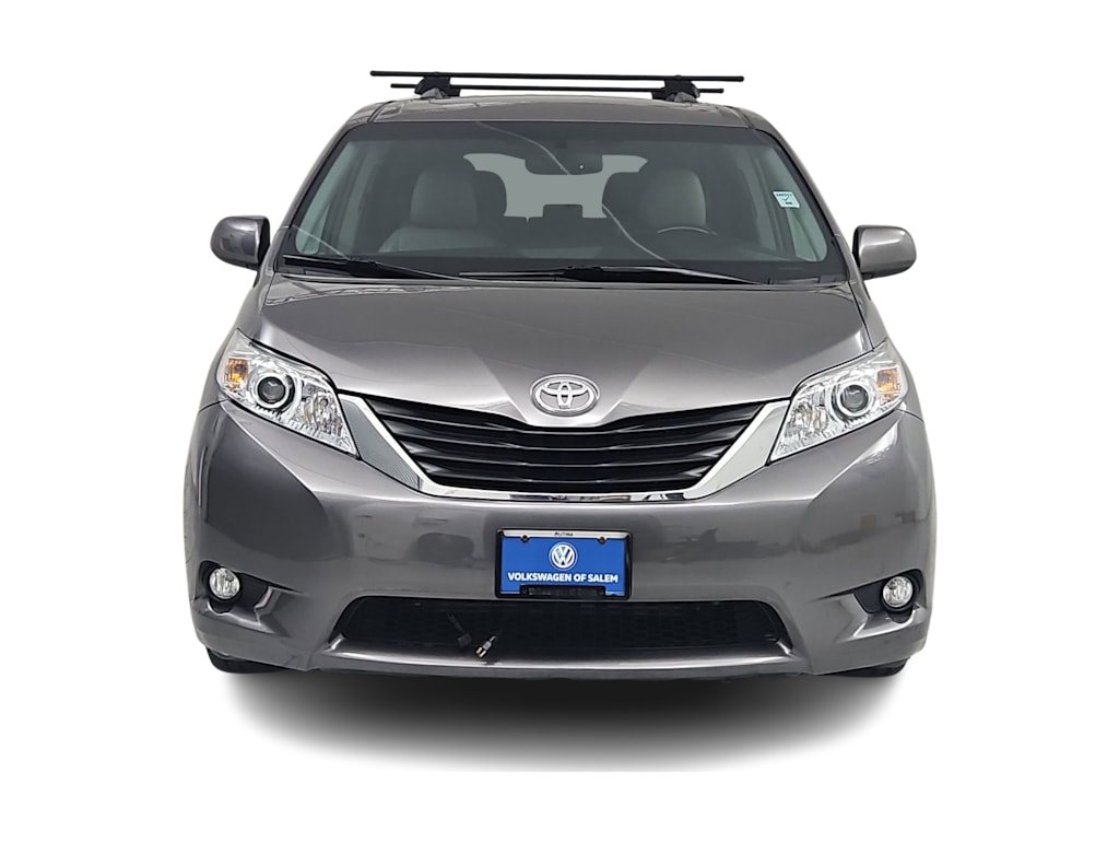 Thumbnail: 2017 Toyota Sienna - 6