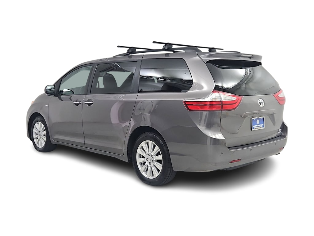 Thumbnail: 2017 Toyota Sienna - 4