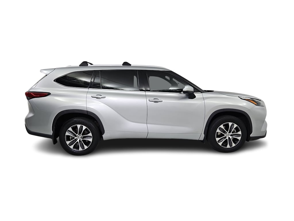 Thumbnail: 2022 Toyota Highlander - 21
