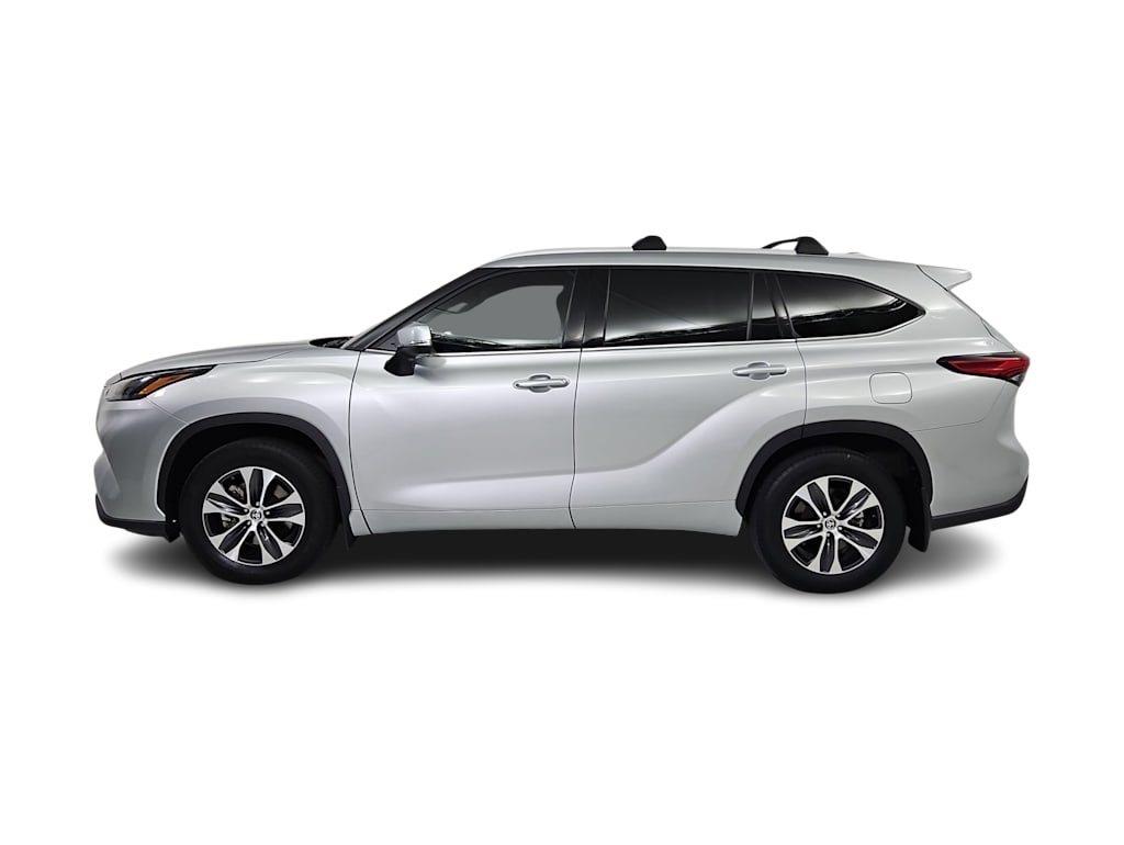 Thumbnail: 2022 Toyota Highlander - 3