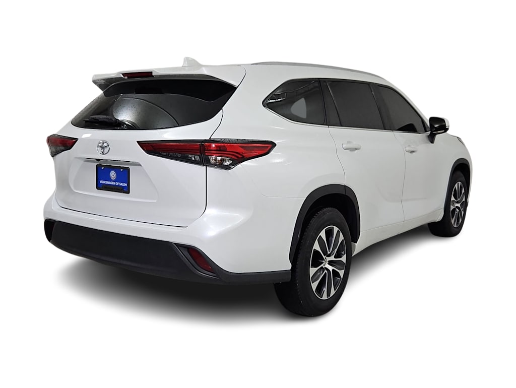 Thumbnail: 2022 Toyota Highlander - 21